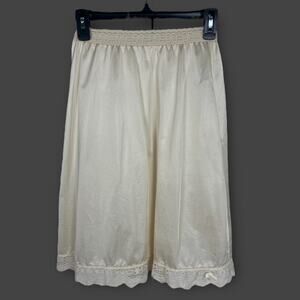 1970s Olga Secret Hug Beige Tan Half Slip 963F Size P 34 Modern XXS Lace Bow